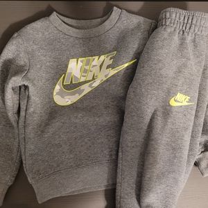 Toddler Nike sweatsuit